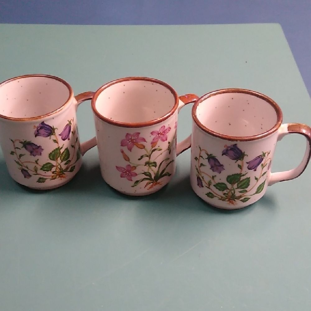 Hearthside Buffet Ware Speckled Purple and Pink Floral  Mugs